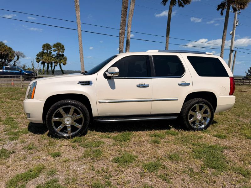 Used 2012 Cadillac Escalade - photo 7