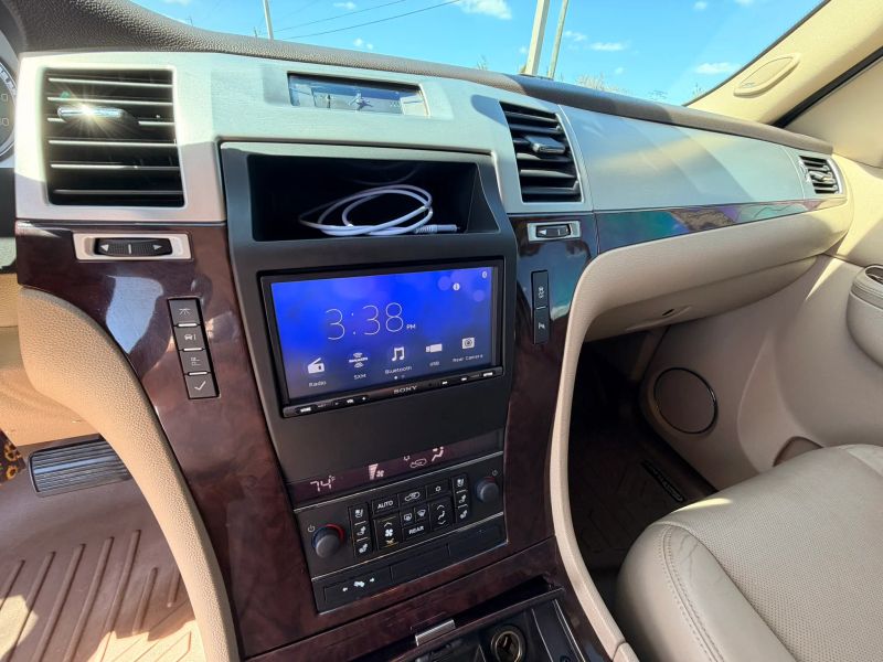 Used 2012 Cadillac Escalade - photo 65