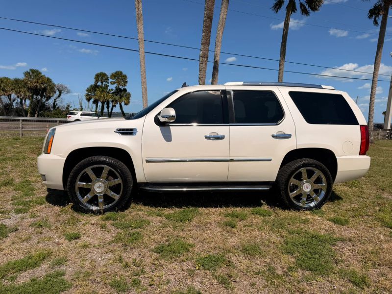 Used 2012 Cadillac Escalade - photo 8