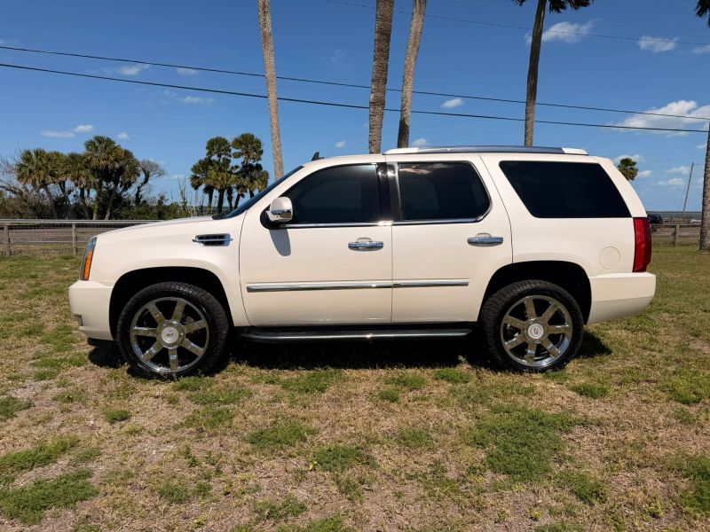 Used 2012 Cadillac Escalade - photo 9