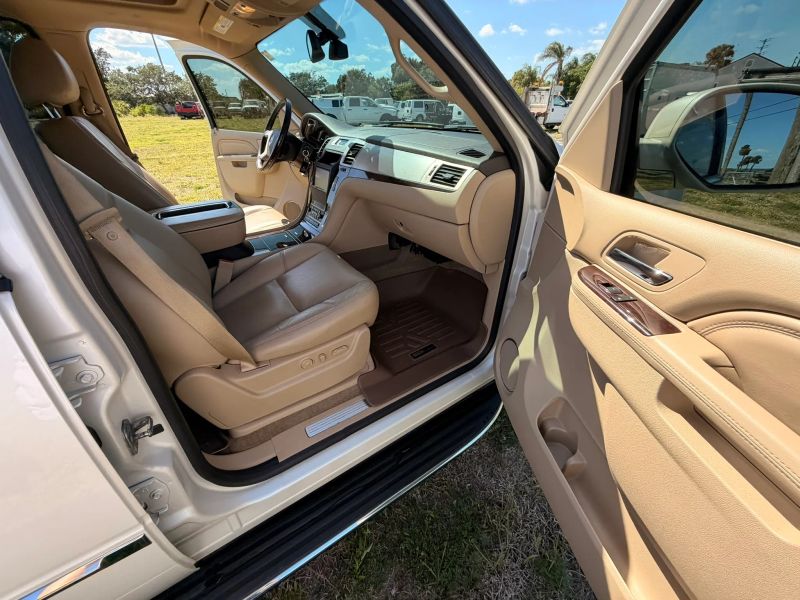 Used 2012 Cadillac Escalade - photo 96