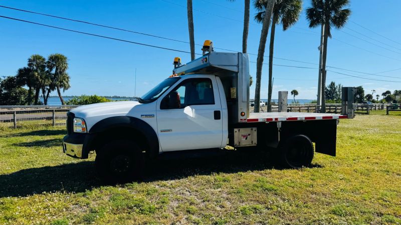 Used 2006 Ford F-550 - photo 6