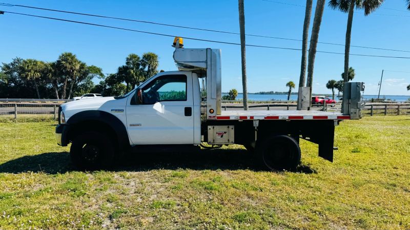 Used 2006 Ford F-550 - photo 9