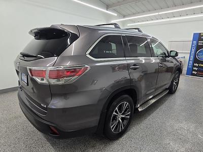 Used 2016 Toyota Highlander XLE SUV for sale #16670 - photo 2
