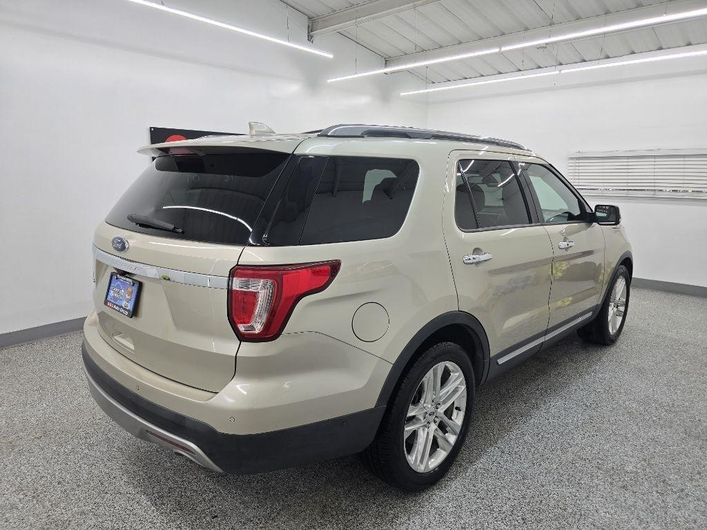 Used 2017 Ford Explorer - photo 2