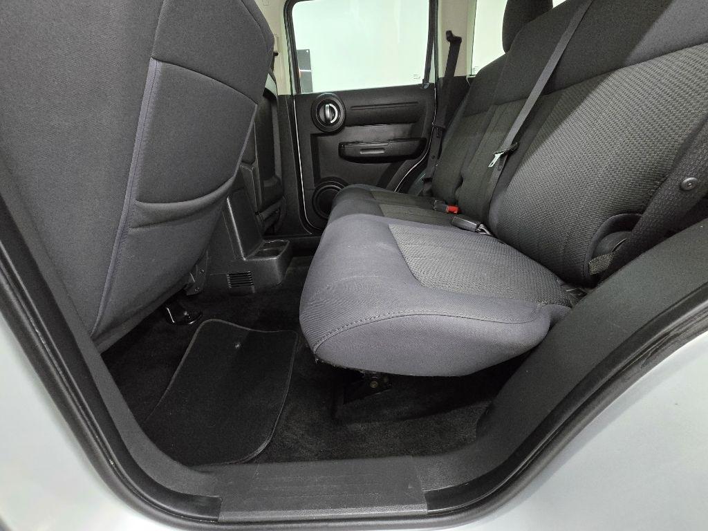 Used 2011 Dodge Nitro - photo 17