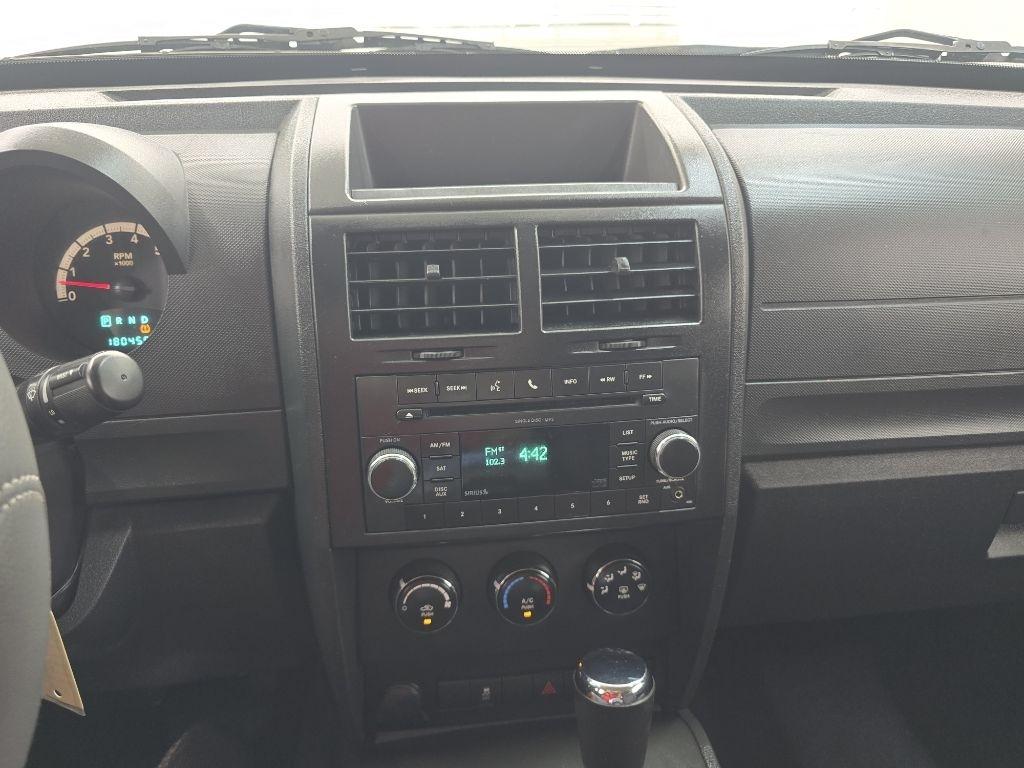 Used 2011 Dodge Nitro - photo 25