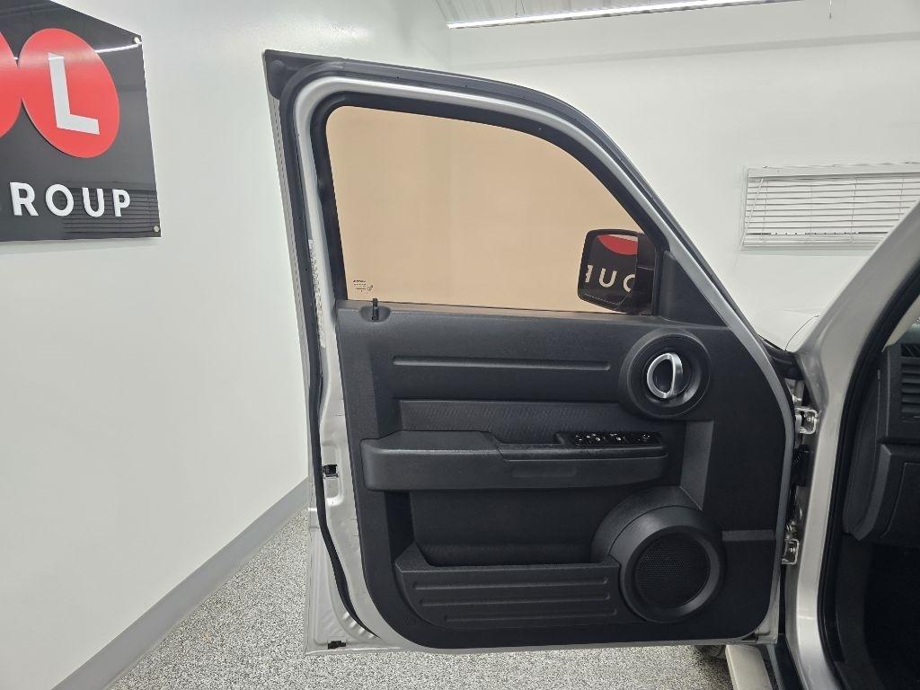 Used 2011 Dodge Nitro - photo 27