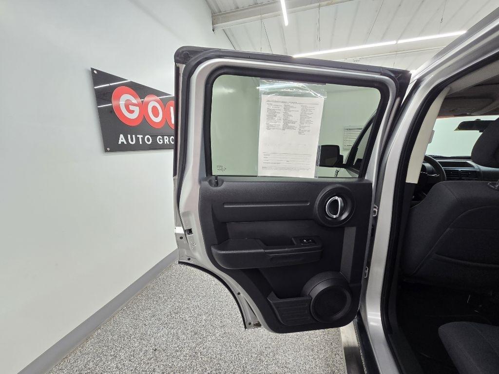 Used 2011 Dodge Nitro - photo 28