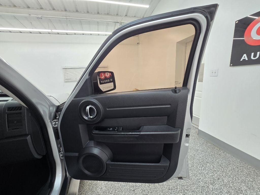 Used 2011 Dodge Nitro - photo 29