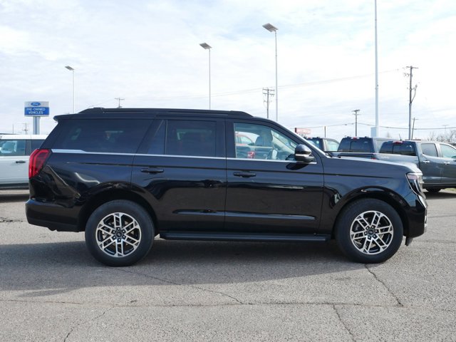 Used 2025 Ford Expedition - photo 1