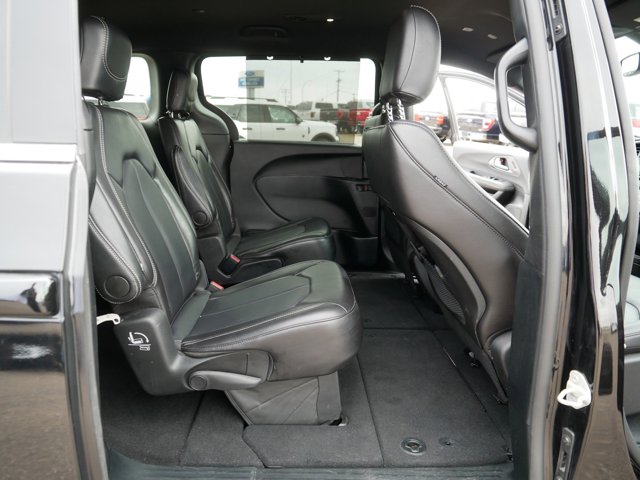 Used 2025 Chrysler Pacifica - photo 21