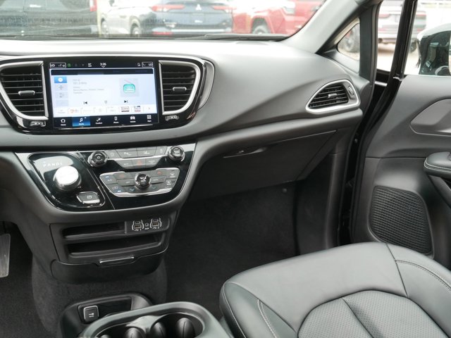 Used 2025 Chrysler Pacifica - photo 24