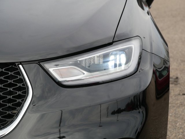 Used 2025 Chrysler Pacifica - photo 10