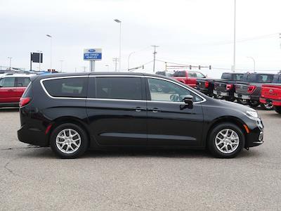 Used 2025 Chrysler Pacifica - photo 1