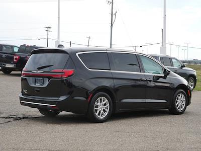 Used 2025 Chrysler Pacifica - photo 2