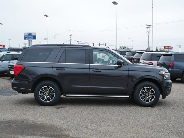 Used 2023 Ford Expedition - photo 2