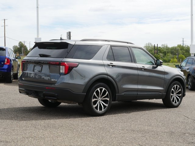 Used 2026 Ford Explorer - photo 2
