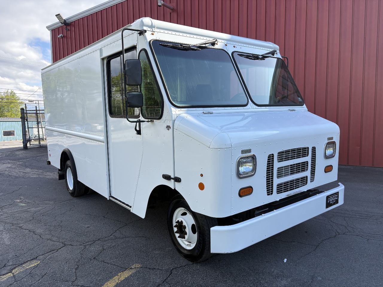 Used 2017 Ford E-350 - photo 1