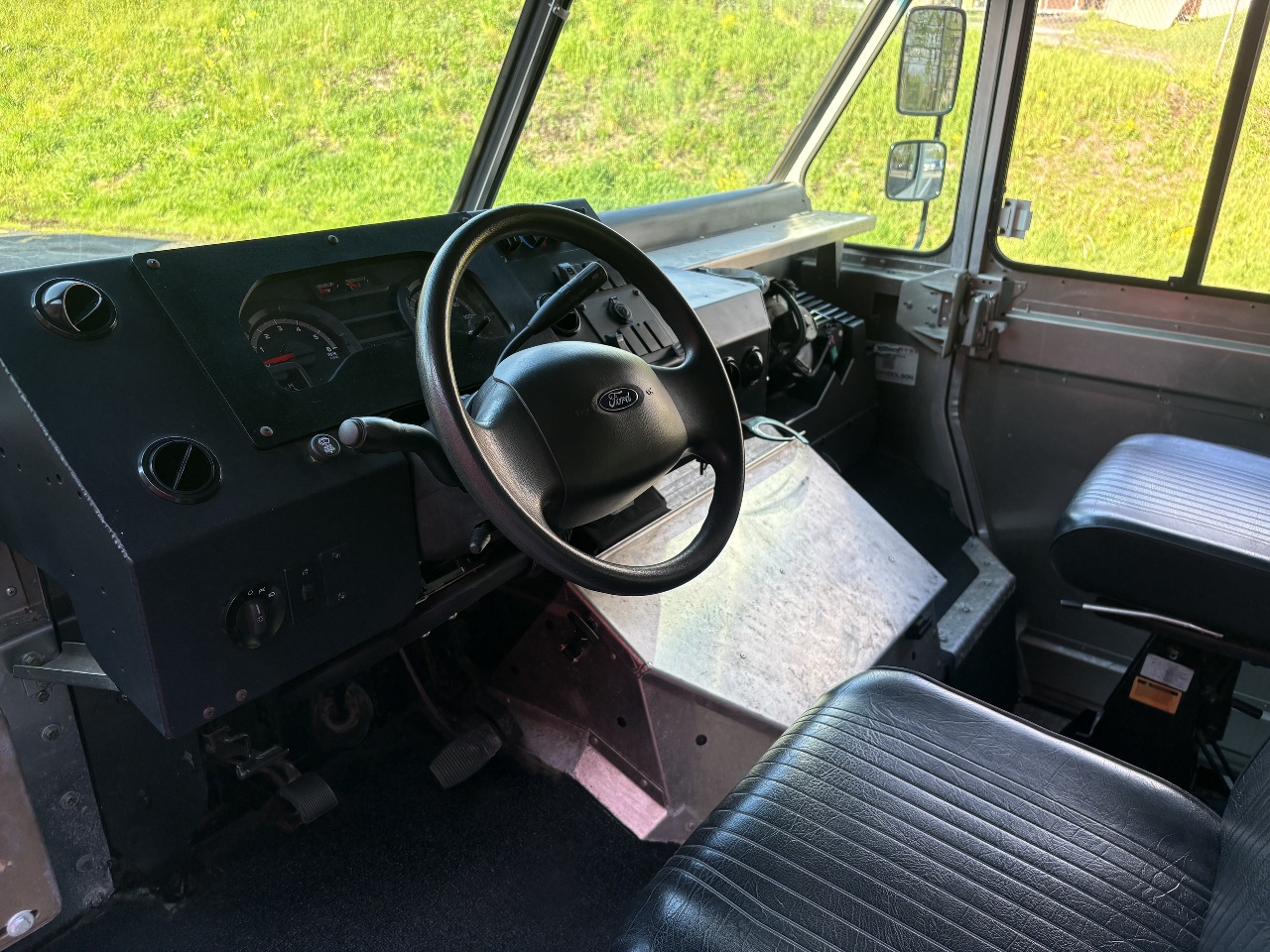 Used 2017 Ford E-350 - photo 15
