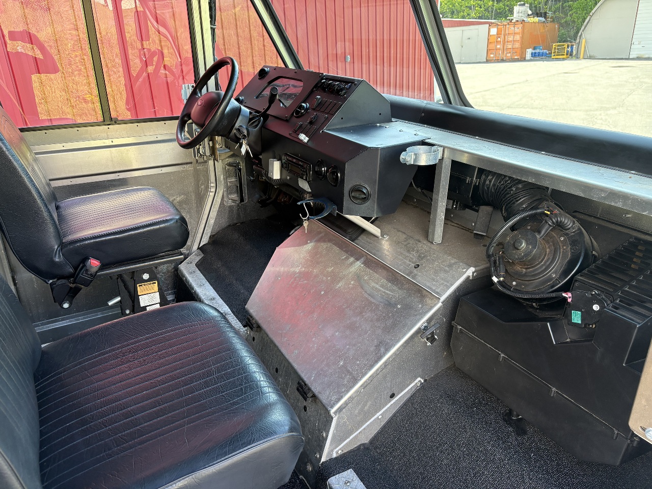 Used 2017 Ford E-350 - photo 16