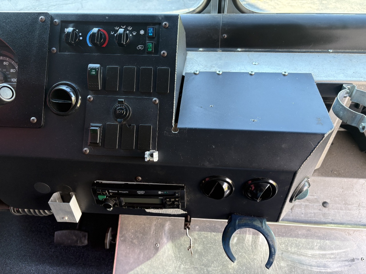 Used 2017 Ford E-350 - photo 17