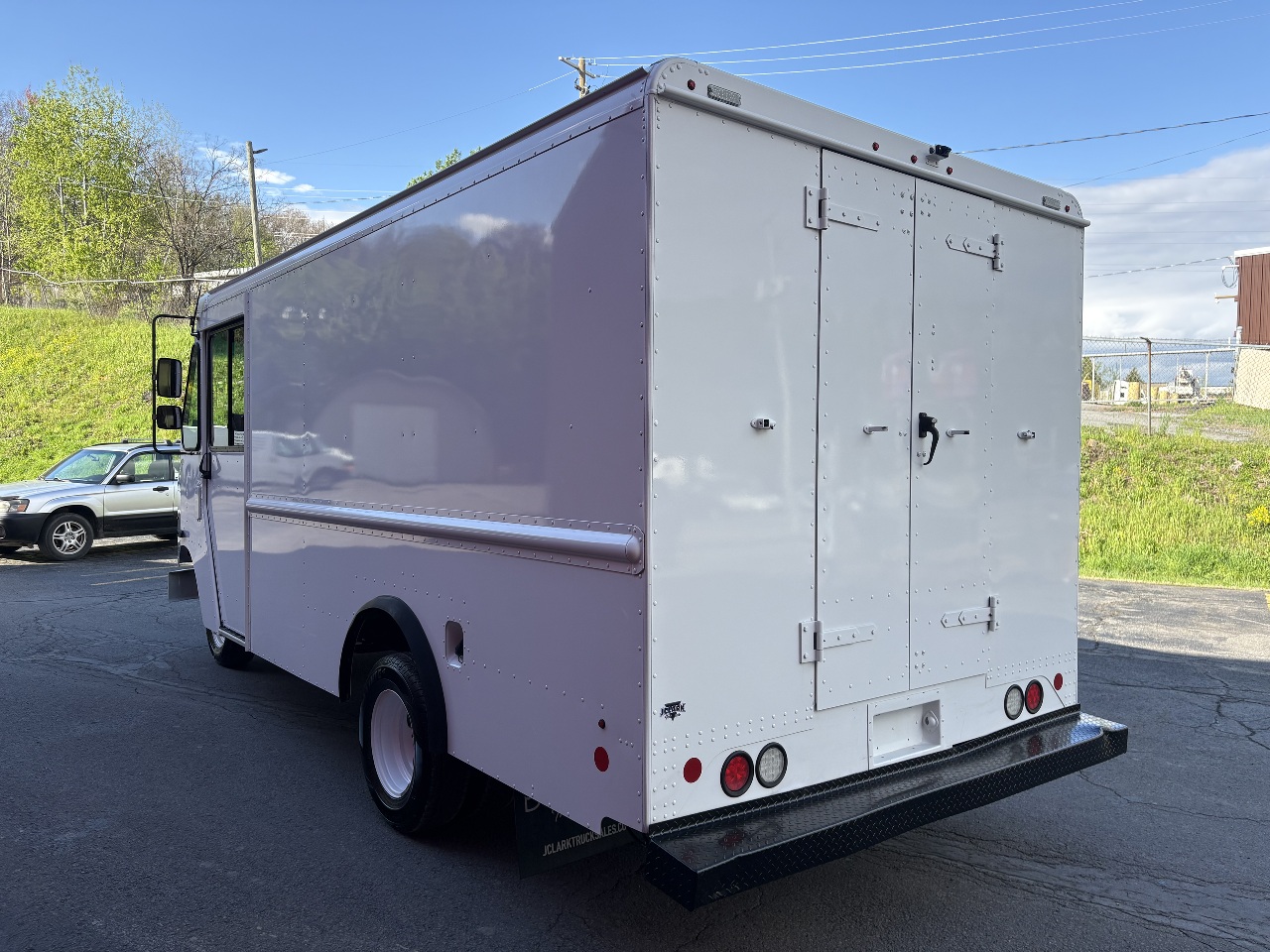 Used 2017 Ford E-350 - photo 7