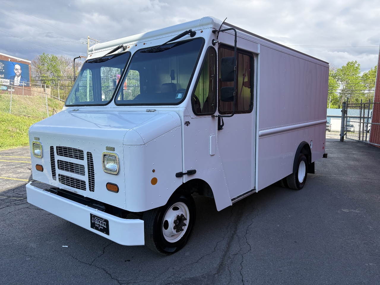 Used 2017 Ford E-350 - photo 9