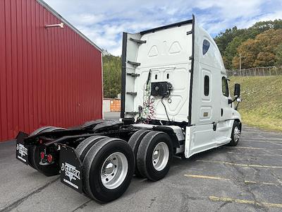 Used 2019 Freightliner Cascadia Detroit Diesel DD15 Semi Truck with Sleeper Cab for sale #3AKJGLDR6KSKV6149 - photo 2