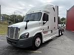 Used 2019 Freightliner Cascadia Detroit Diesel DD15 Semi Truck with Sleeper Cab for sale #3AKJGLDR6KSKV6149 - photo 7