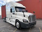 Used 2018 Freightliner Cascadia Detroit Diesel DD15 Semi Truck with Sleeper Cab for sale #3AKJGLDR8JSJH2778 - photo 1