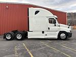 Used 2018 Freightliner Cascadia Detroit Diesel DD15 Semi Truck with Sleeper Cab for sale #3AKJGLDR8JSJH2778 - photo 3