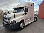 Used 2018 Freightliner Cascadia Detroit Diesel DD15 Semi Truck with Sleeper Cab for sale #3AKJGLDR8JSJH2778 - photo 7