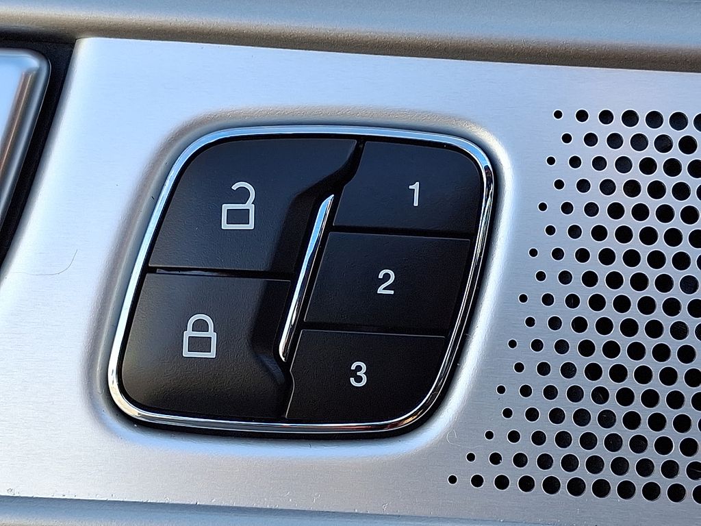 Used 2023 Ford Explorer - photo 33