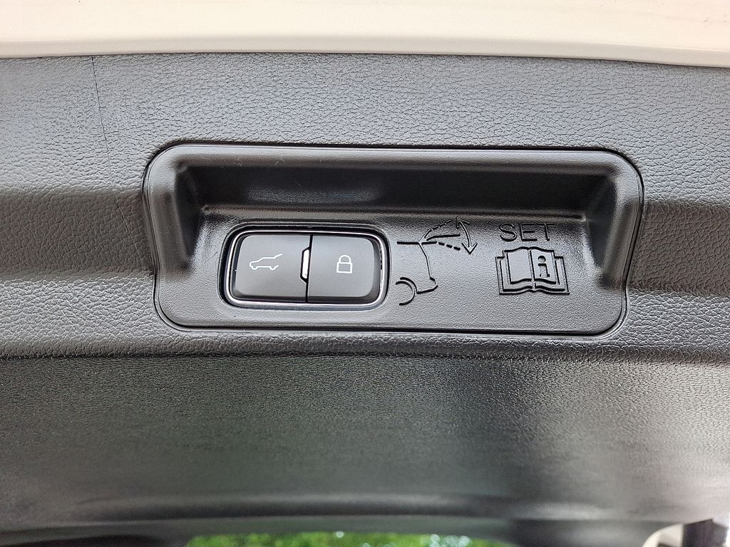 Used 2022 Ford Explorer - photo 32