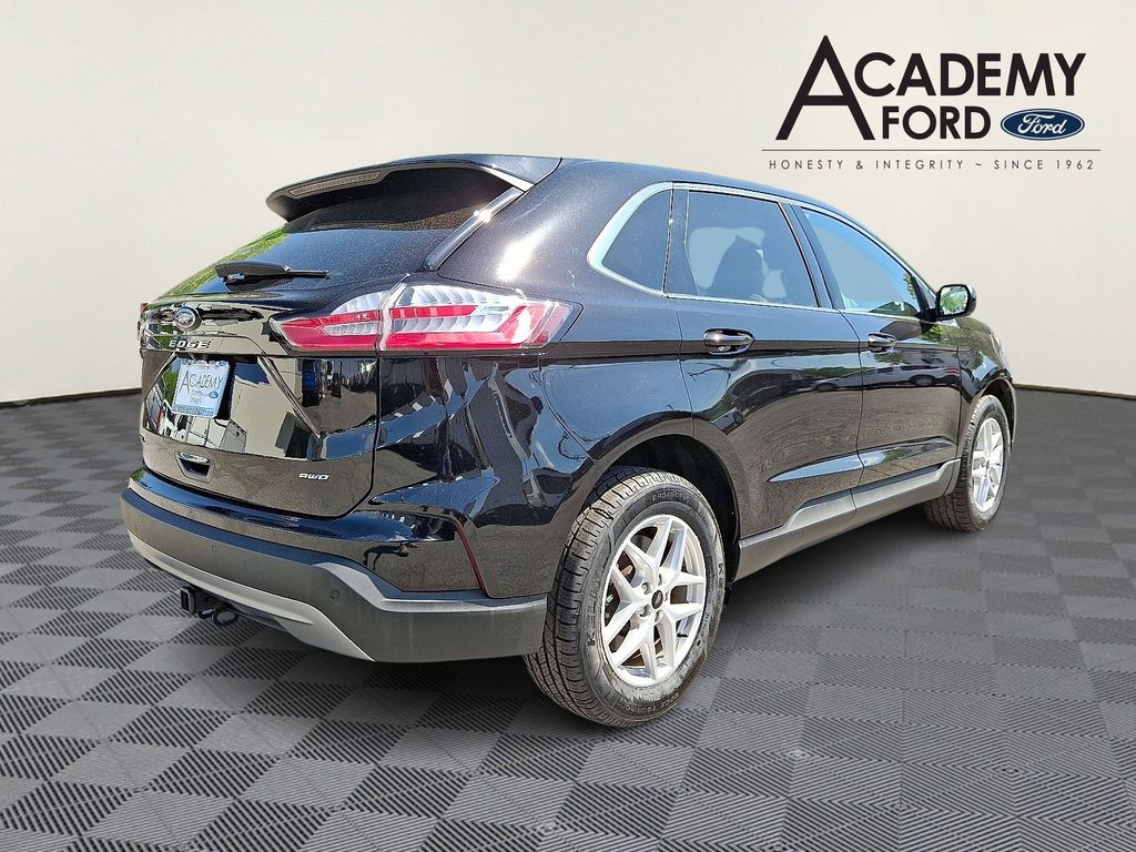 Used 2024 Ford Edge - photo 2
