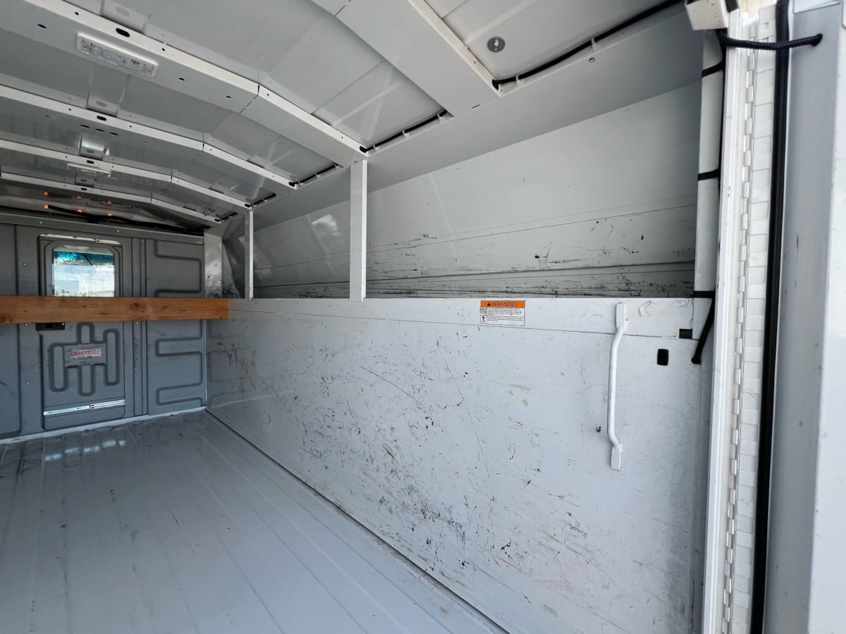 Used 2019 Ford E-350 - photo 17