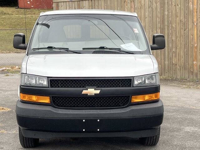 Used 2019 Chevrolet Express 3500 - photo 2