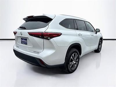 Used 2023 Toyota Highlander XLE AWD SUV for sale #E00959S - photo 2