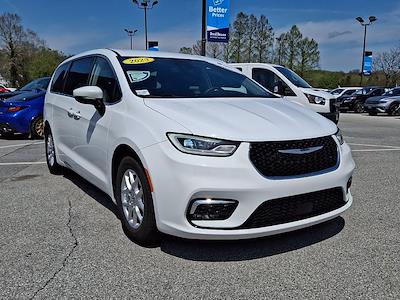 Used 2023 Chrysler Pacifica - photo 2