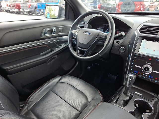 Used 2019 Ford Explorer - photo 2