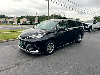Used 2021 Toyota Sienna XLE Minivan for sale #024998 - photo 2