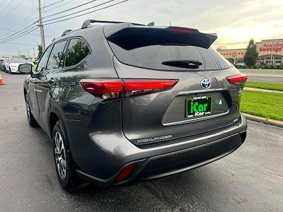 Used 2022 Toyota Highlander XLE for sale #543607 - photo 2