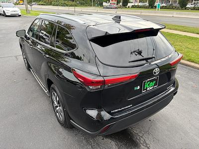 Used 2021 Toyota Highlander XLE for sale #557358 - photo 2