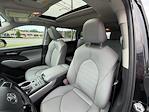 Used 2021 Toyota Highlander XLE for sale #557358 - photo 14