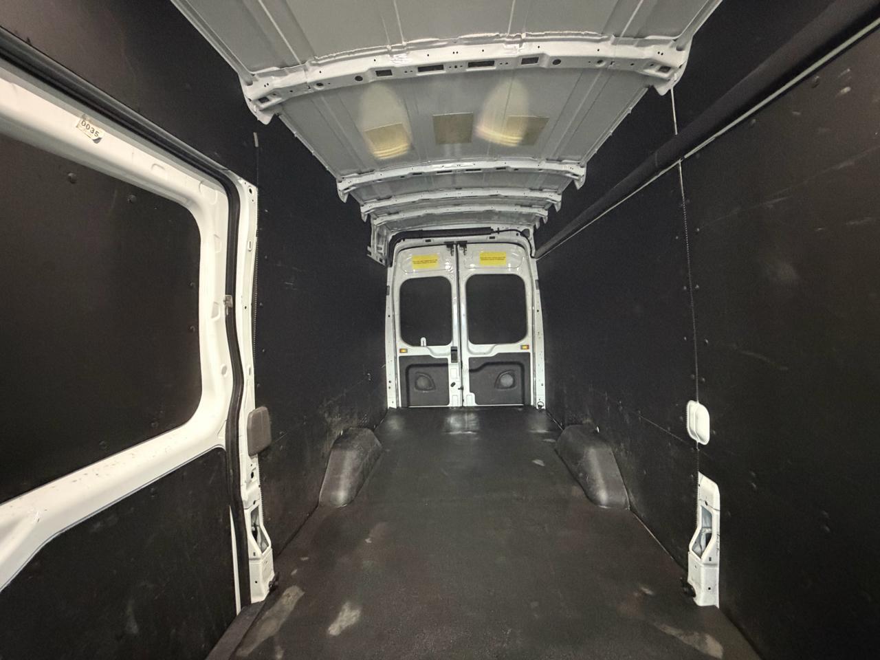 Used 2023 Ford Transit 250 - photo 9