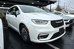 Used 2024 Chrysler Pacifica Select Minivan for sale #25P129 - photo 2