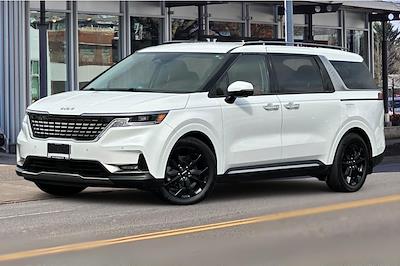 Used 2023 Kia Carnival - photo 1