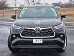 Used 2024 Toyota Highlander LE for sale #31749 - photo 2