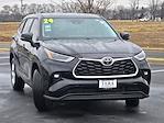 Used 2024 Toyota Highlander LE for sale #31749 - photo 3